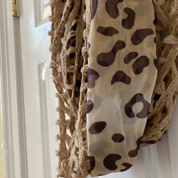 Women Animal Print Scarf with fringe - Picture 4 of 5
